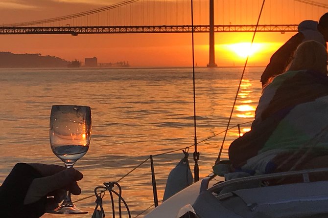 2 Hour Lisbon Sunset and Wine Sailing Tour - Key points to know before booking
