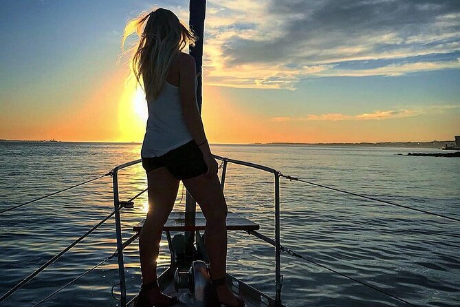 2 Hour Lisbon Sunset and Wine Sailing Tour - Two hours of Lisbon from the Tagus
