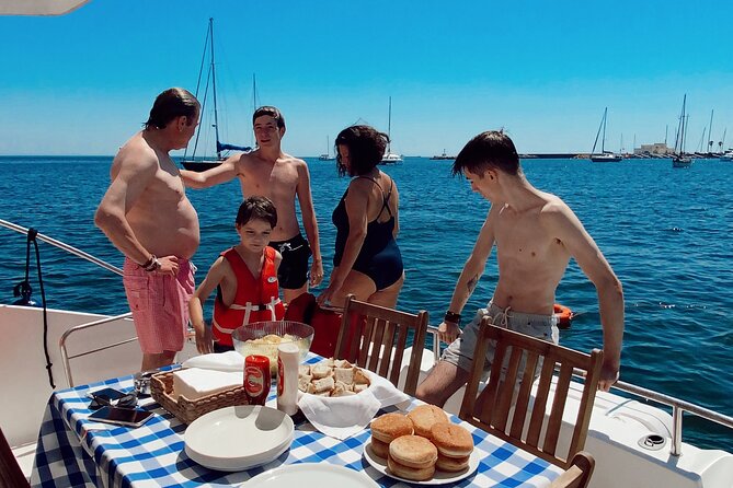 2H Lisbon Private Luxury Catamaran Tour with Welcome Drink - Close views of Lisbon architecture