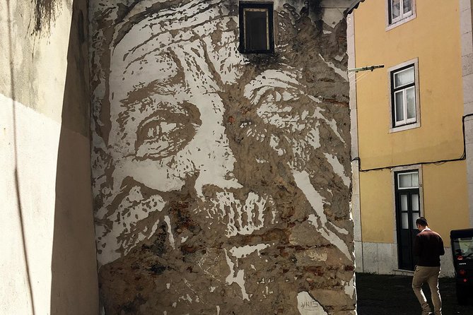 3-Hour Guided Street Art Walking Tour of Lisbon - Gloria’s outdoor art gallery beside the funicular