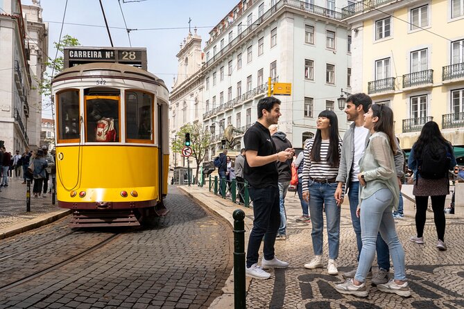 360º Lisbon: Helicopter Flight, Boat Trip and Old Town Walking - Price, group size, and the real value