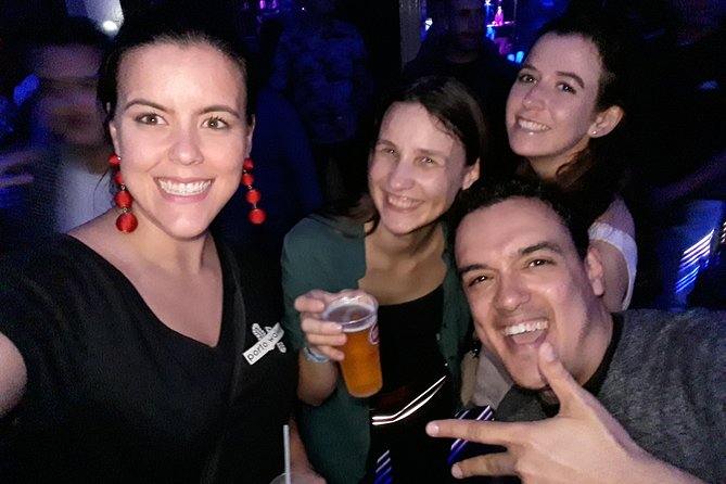 4-hour Guided Porto Pub Crawl with 6 drinks and VIP CLUBentry - Meeting the red umbrella at Fonte dos Leões
