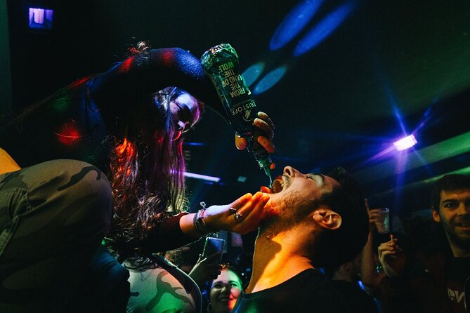 4-hour Guided Porto Pub Crawl with 6 drinks and VIP CLUBentry - Three bars, one club, and a moving night