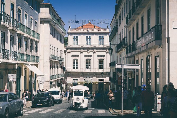 4 Hour Lisbon Private Guided Tour via Tuk Tuk - What the tour does well for first-time visitors