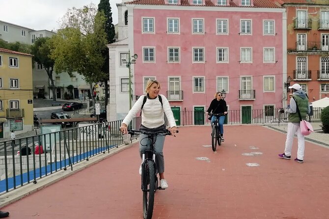 7 Hills and 14 Viewpoints - Lisbon E-Bike Tour - São Jorge Castle, Mouraria, and the old lanes