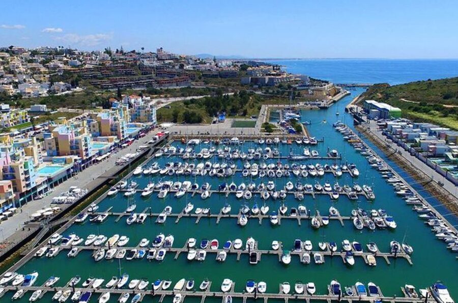 Albufeira: Beaches, Old Town, and Salgados Lagoon Jeep Tour - What the three-hour timing really means