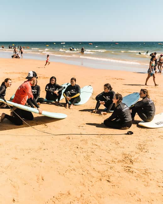 Albufeira: Beginner Surf Lesson - The beach setting and seasonal crowds