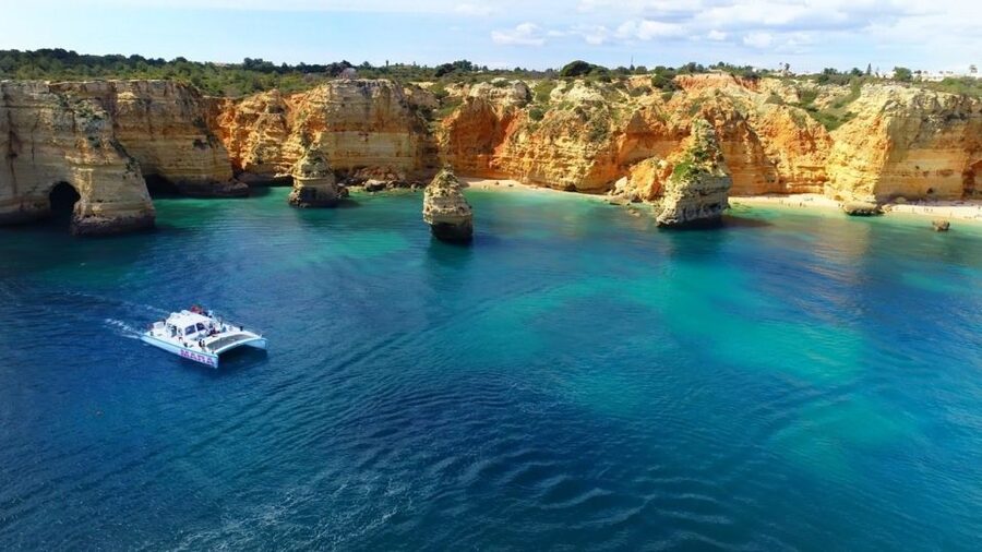 Albufeira: Catamaran Cruise with BBQ & Open Bar on the Beach - Seeing Benagil, Galé, and Carvoeiro by sea