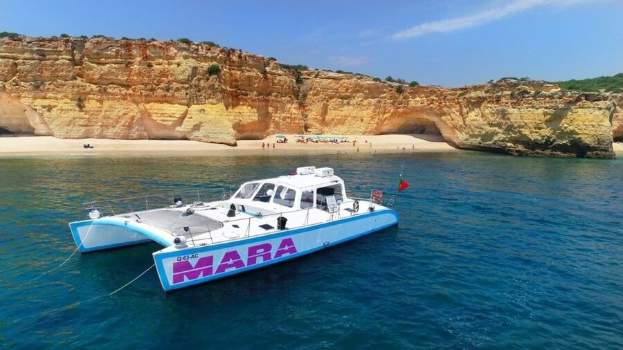 Albufeira: Catamaran Cruise with BBQ & Open Bar on the Beach - A beach BBQ with a proper lunch break