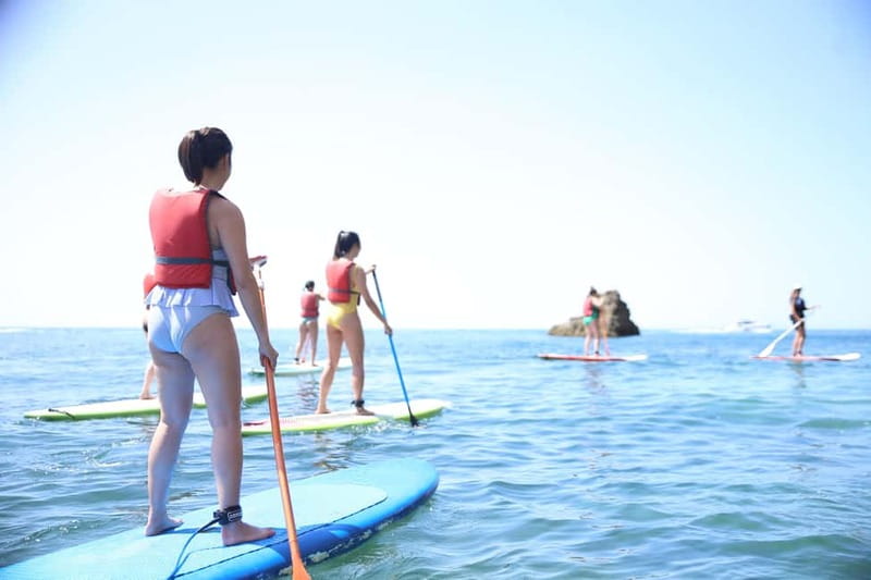Albufeira: Caves and cliffs Paddleboarding (SUP) Tour - The five-minute safety briefing at Praia da Coelha