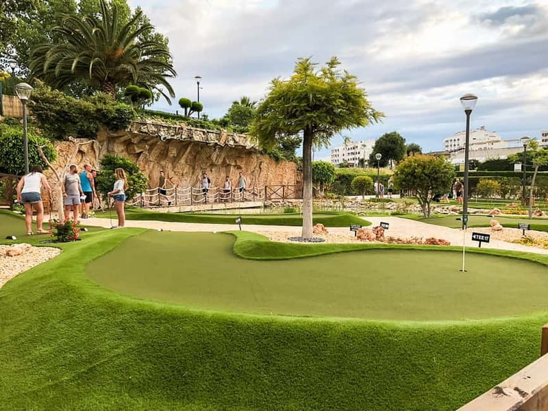 Albufeira: MiniGolf Adventure Park Entry Ticket - Why the setting makes a difference