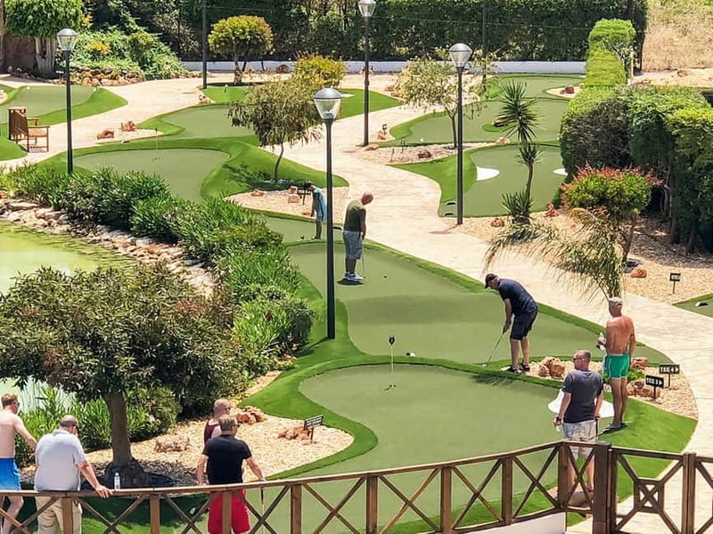 Albufeira: MiniGolf Adventure Park Entry Ticket - Food, drinks, and the end of the round