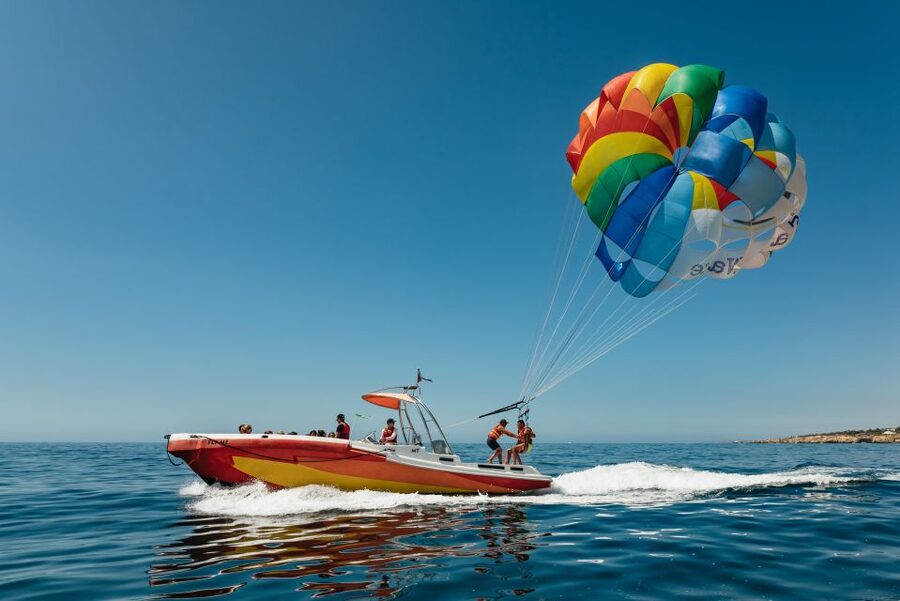 Albufeira: Parasailing Boat Trip - Ten minutes above the Algarve coast