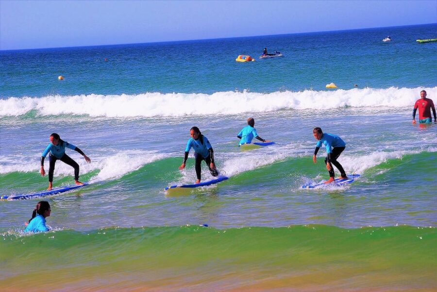 Albufeira: Surfing Lesson at Galé Beach - Who should book this Galé Beach lesson?
