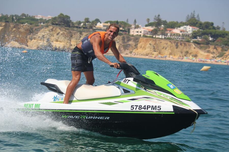 Algarve: Jet Ski Rental in Armação de Pêra - Riding the marked circuit in the bay