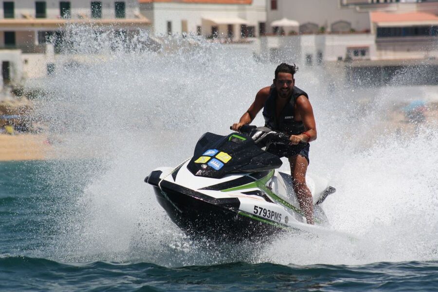 Algarve: Jet Ski Rental in Armação de Pêra - The safety briefing and first turns