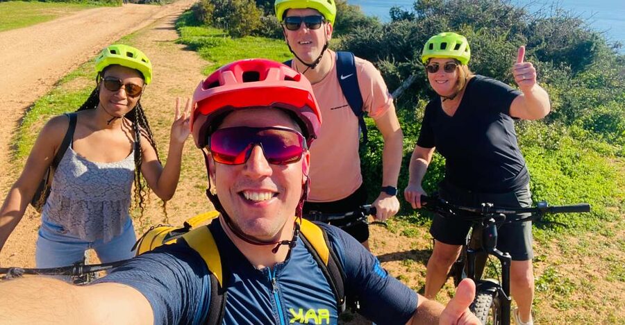 Algarve: Lagos Sightseeing guided Tour with e-bikes - What the guide adds to the experience