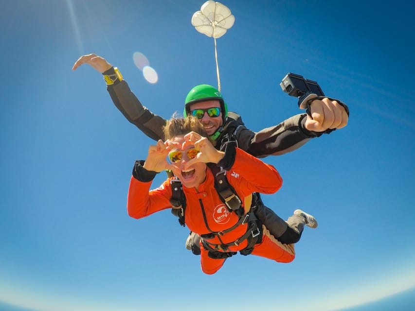 Algarve: Tandem Skydiving Adventure 15,000 to 10,000 Feet - Why the staff matter so much