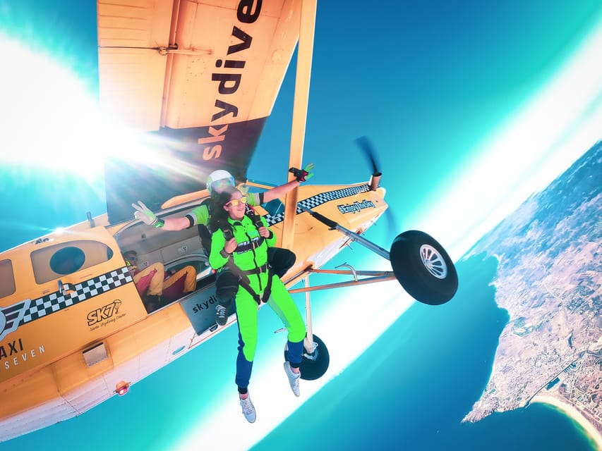 Algarve: Tandem Skydiving Adventure 15,000 to 10,000 Feet - Who should book this experience