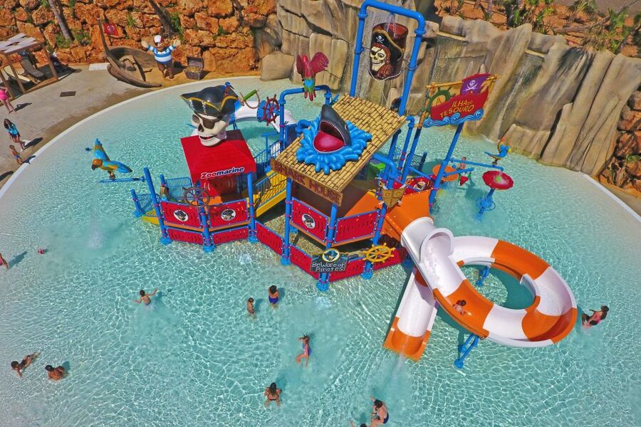 Algarve: Zoomarine Amusement Park Entry Ticket - Birds of prey, tropical birds, and the pirate show