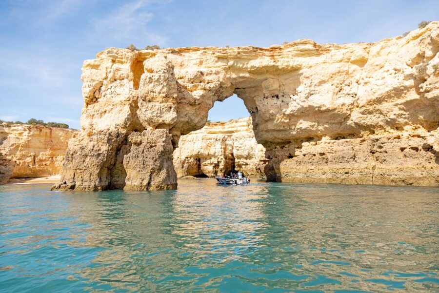 Armação de Pêra: Benagil Caves and Secret Beaches Boat Trip - Albandeira’s arches and caves