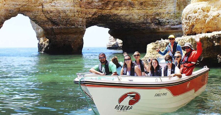 Armação de Pêra: Guided Boat Tour of Benagil's 15 Best Caves - What the guides add to the ride