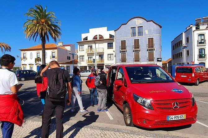 Aveiro and Costa Nova Half Day Tour from Porto with Boat Ride - Weather, clothing, and meeting-point advice