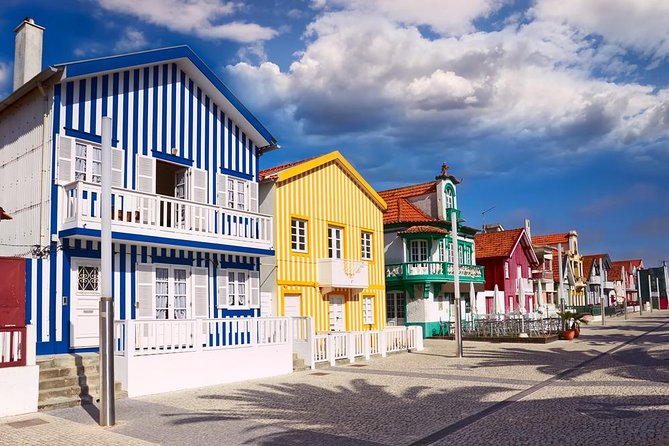Aveiro and Costa Nova: Private Tour with Moliceiro Cruise Half Day - Walking Aveiro around the canals and old buildings