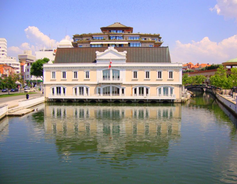 Aveiro: Boat Cruise and City Walking Tour with Sweet Tasting - Waiting between the walk and the boat