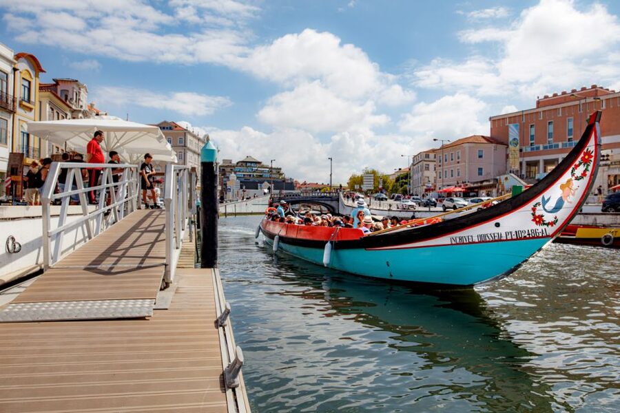 Aveiro: Scenic Guided Boat Tour - What the Moliceiro boat adds