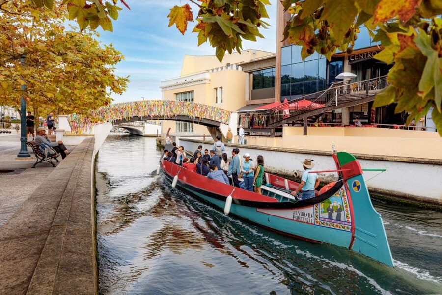 Aveiro: Scenic Guided Boat Tour - Meeting the boat at Café A Barrica