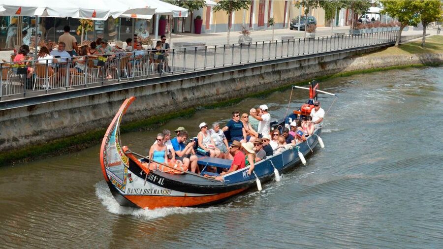 Aveiro: Traditional Moliceiro Boat Cruise - Art Nouveau façades from the water
