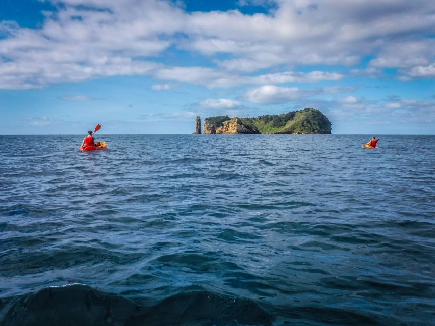 Azores: Vila Franca do Campo Islet Kayaking Experience - The paddle across open Atlantic water