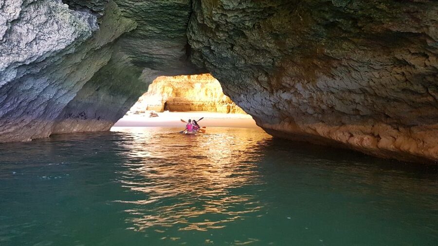 Benagil Cave - Kayak Guided tour - Guides, languages, and group atmosphere