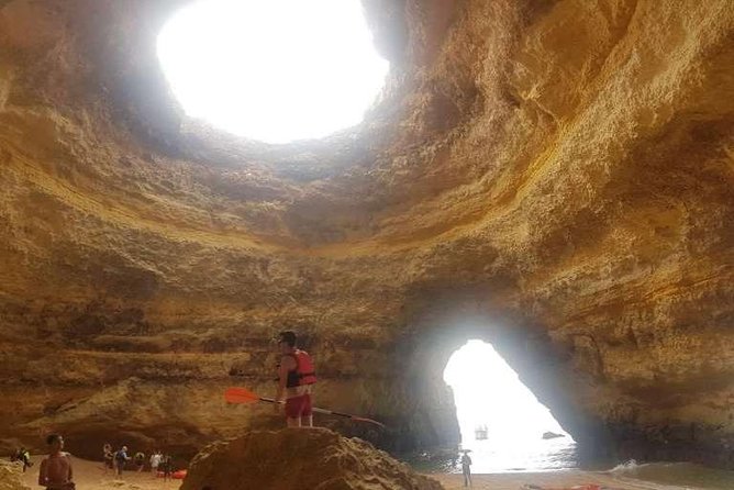 Benagil caves's kayak tour - Entering the water and finding your rhythm