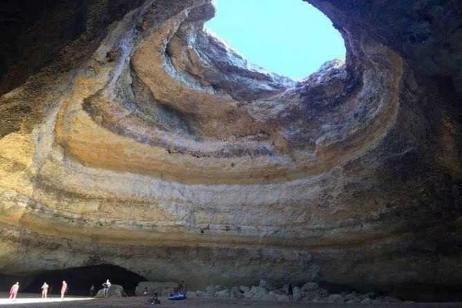Benagil caves's kayak tour - Stop one: the Benagil coast