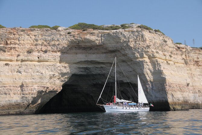 Benagil Coastline Tour - Allboat - How the crew shapes the morning