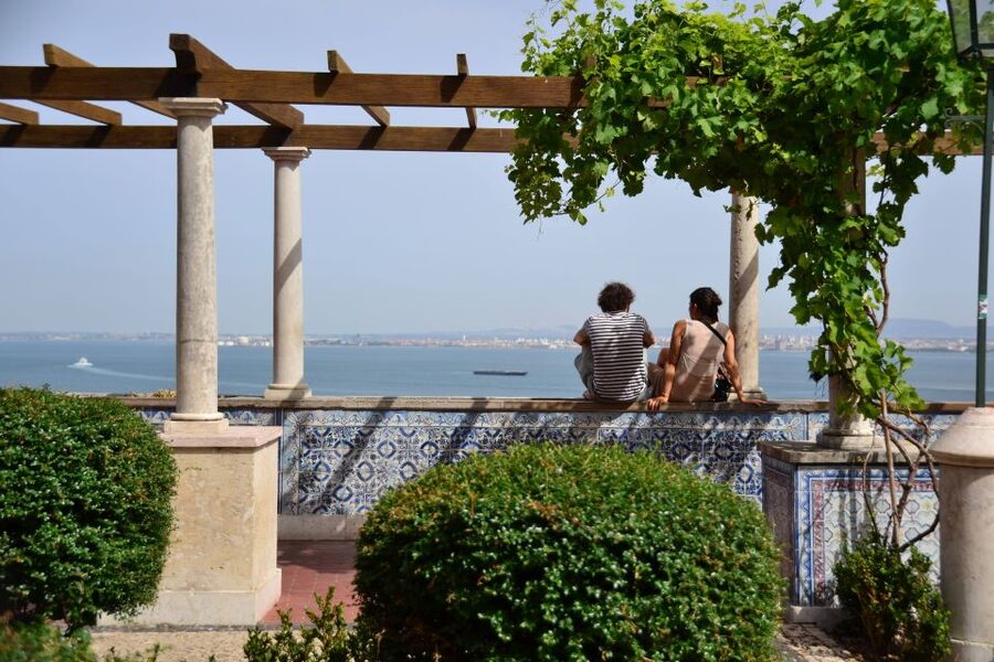 Best of Lisbon Walking Tour: Rossio, Chiado & Alfama - Ending at Praça do Comércio by the Tagus