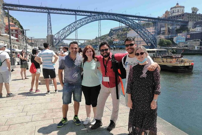 Best of Porto Private Walking Tour - Igreja do Carmo and Porto’s blue-and-white tilework
