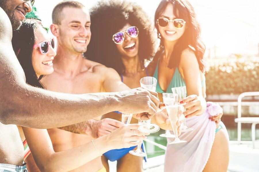 Boat Party to the Beach with Swimming Stops, DJ and Open Bar - Leaving Praça do Comércio for the Tagus