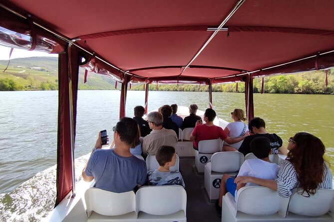 Boat tour 50min through the river Douro in Pinhão - Seeing Pinhão from the Douro River