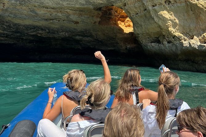 Boat trip along the Golden Coast and Benagil Caves - Praia de Vale de Centeanes and the changing coast