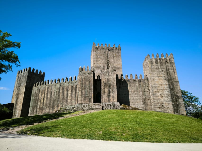 Braga & Guimarães Tour: Small Historical Group Tour - Braga Cathedral and the optional three-euro ticket