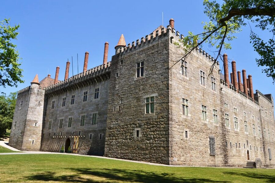 Braga & Guimarães Tour: Small Historical Group Tour - What the eight-person van adds