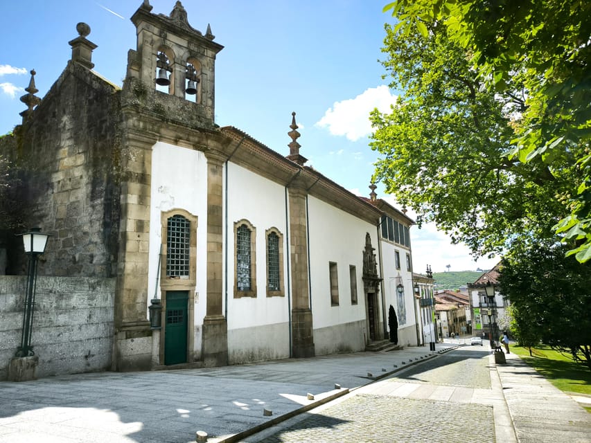 Braga & Guimarães Tour: Small Historical Group Tour - The guides are a major part of the value
