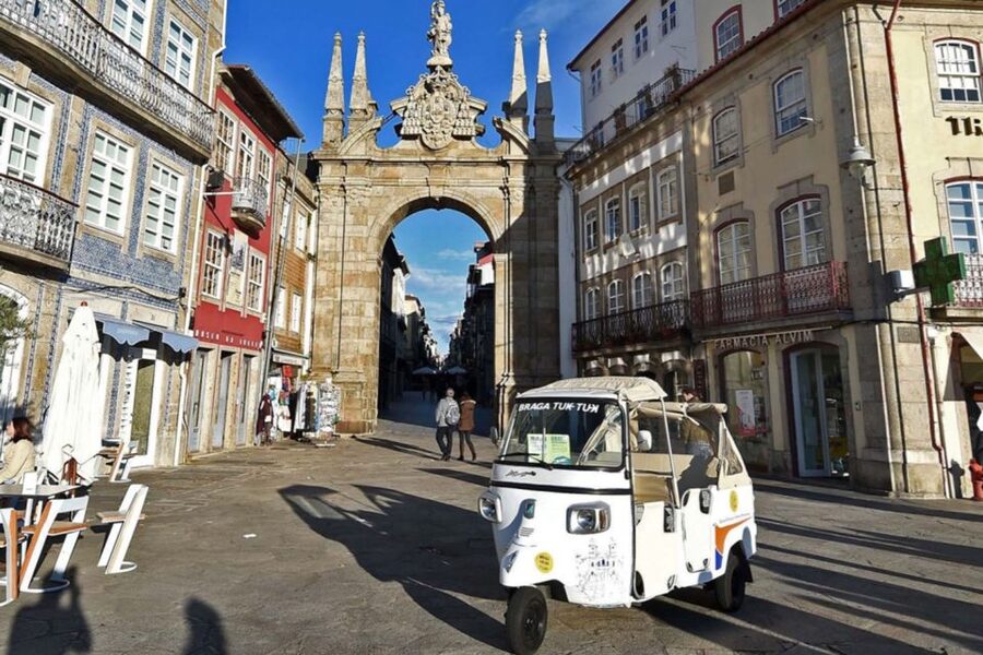 Braga: Tuk Tuk City Tour - The climb to Bom Jesus do Monte