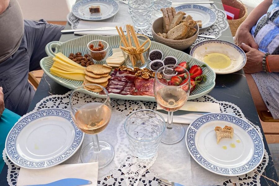 Carvoeiro/Portimão/Alvor: Wine Tour w/ Tasting, Tapas, Music - Choosing shared or private transport