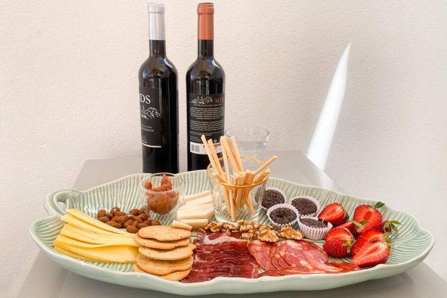 Carvoeiro/Portimão/Alvor: Wine Tour w/ Tasting, Tapas, Music - A practical plan for the afternoon