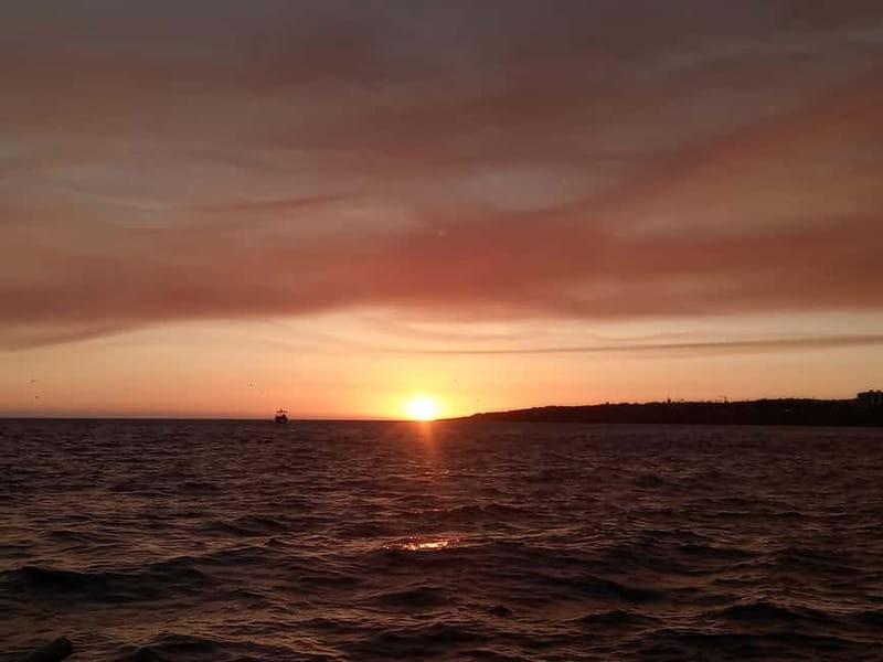 Cascais: Sunset Boat Trip with Welcome Drinks - Key points at a glance