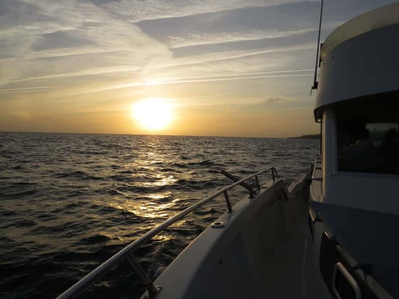 Cascais: Sunset Boat Trip with Welcome Drinks - Why a sunset from the water changes Cascais